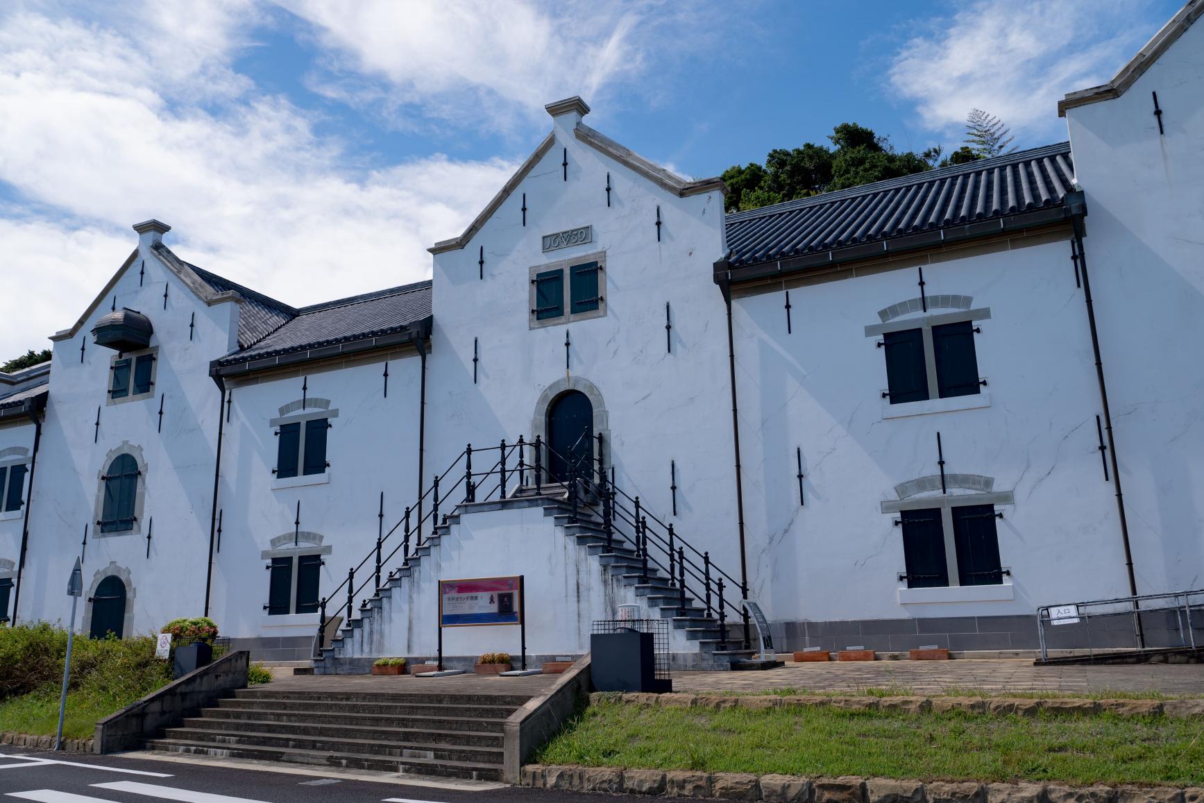 海沿いの白亜の建物。平戸オランダ商館-0