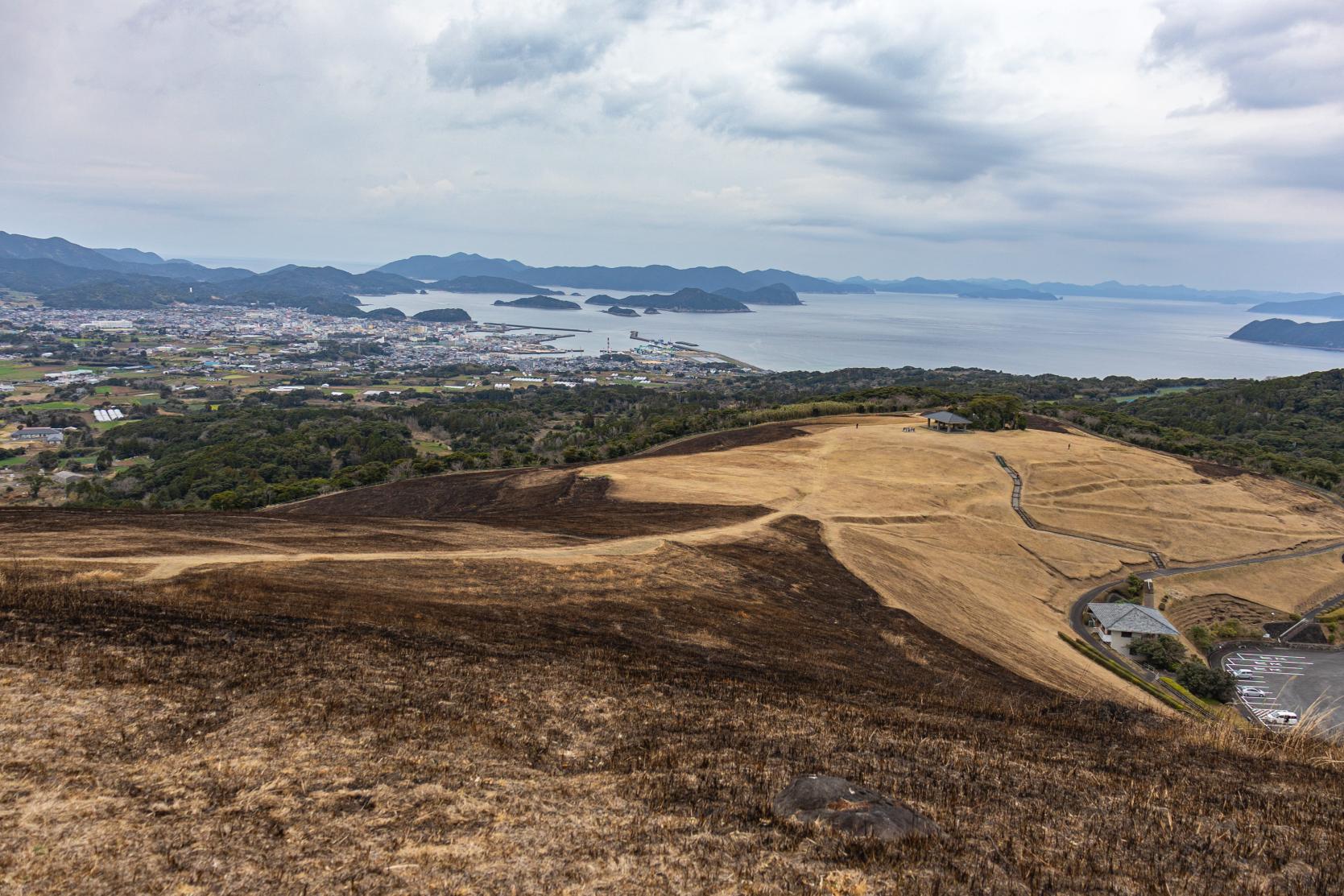 冬：真っ黒の鬼岳-1