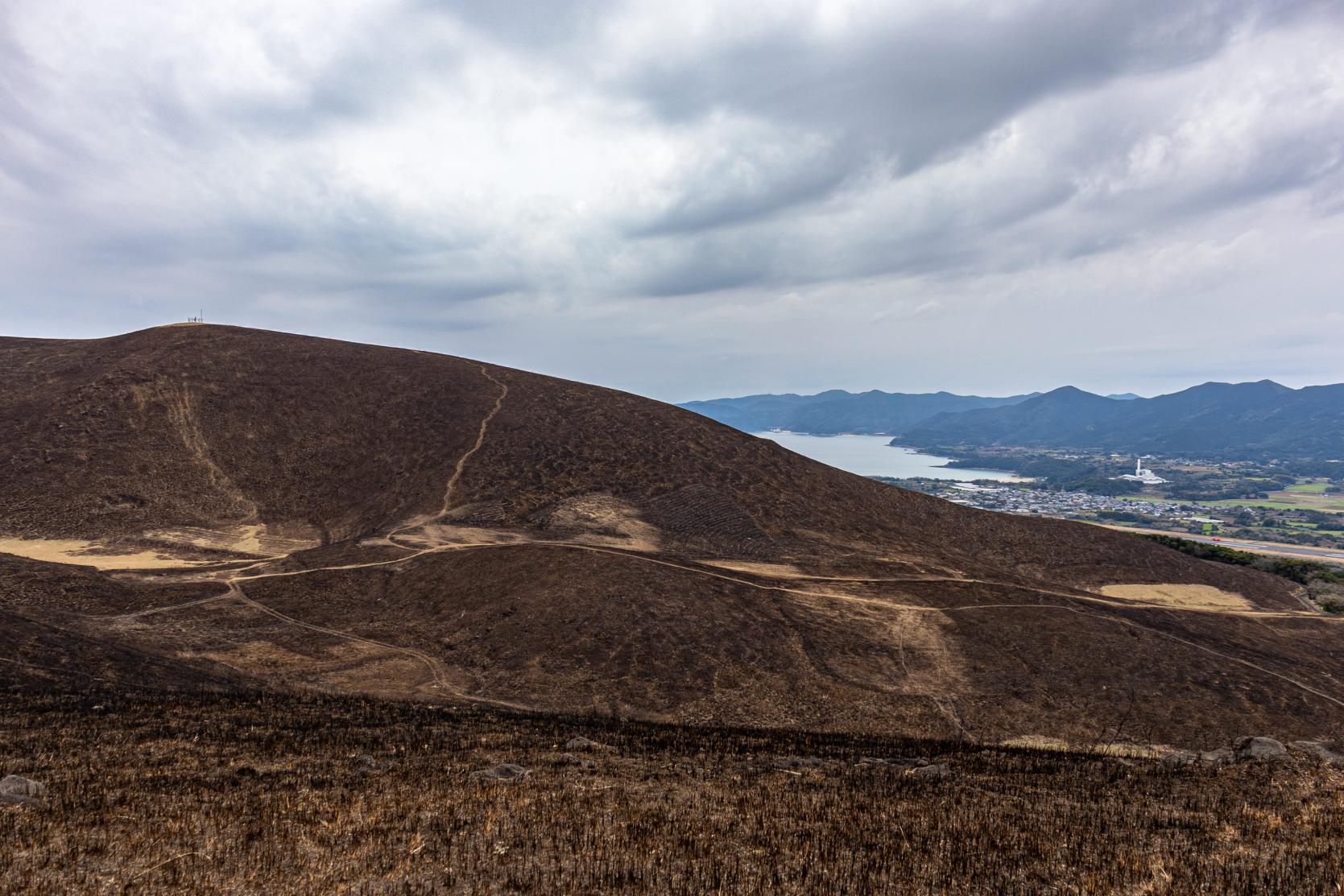 冬：真っ黒の鬼岳-0