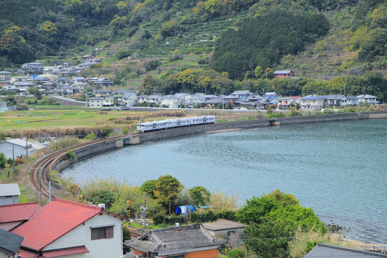 【道標（みちしるべ）】弓なりに続く線路（東園）-0