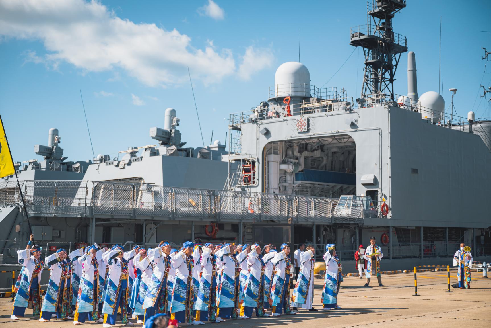 【１位:海上自衛隊倉島岸壁会場】海上自衛隊・佐世保基地がコラボ！巨大な自衛隊艦船前で★-1