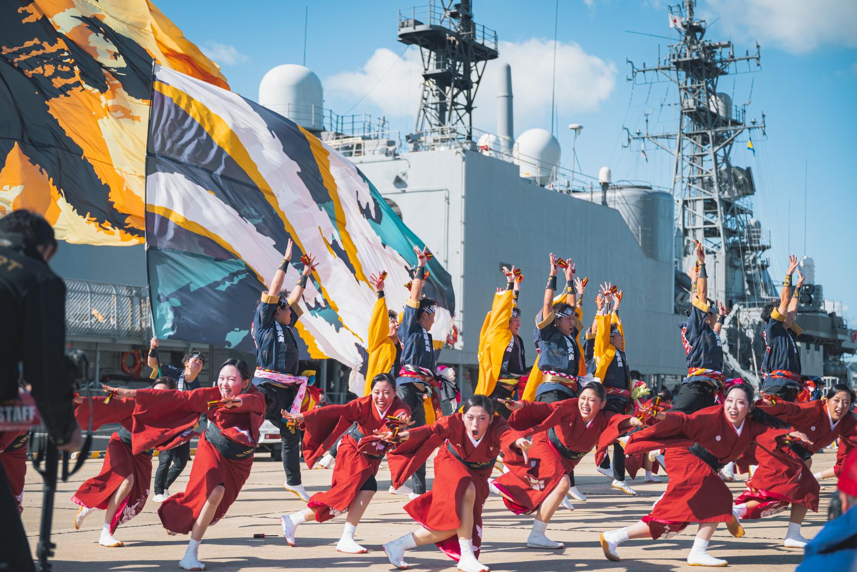 【１位:海上自衛隊倉島岸壁会場】海上自衛隊・佐世保基地がコラボ！巨大な自衛隊艦船前で★-2