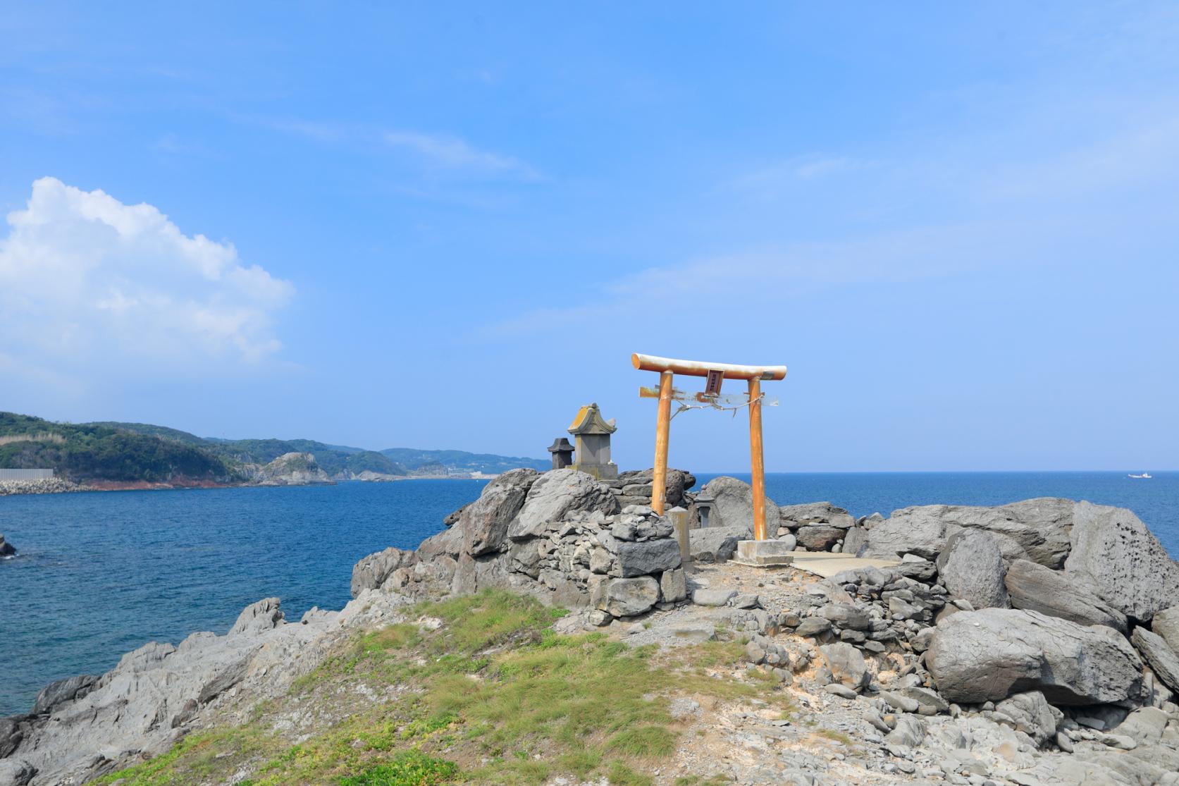 Cape Ryujin (Ryuda Shrine)-3